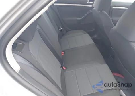 2010 Volkswagen Jetta S z USA, uszkodzony, nr VIN 3VWJX7AJ9AM051878